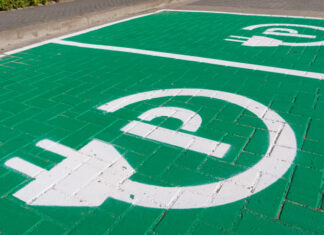 Sforbiciata ai fondi per l’auto, a rischio transizione ecologica e migliaia di posti di lavoro