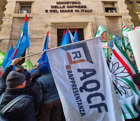 Produzione ai minimi storici e crescente concorrenza cinese, all’Ue l’onere di una correzione strutturale