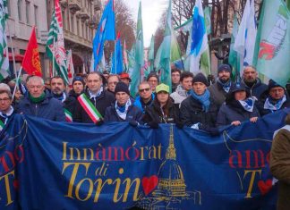 Torino industria e futuro, dalla piazza “Innamòrati di Torino” l’appello di AQCF-R